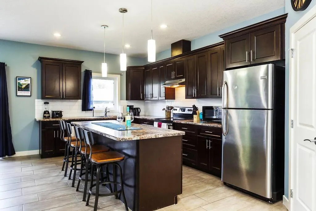 Modern Home - King Bed - Garage - Long Stays Edmonton 0*,  Canada