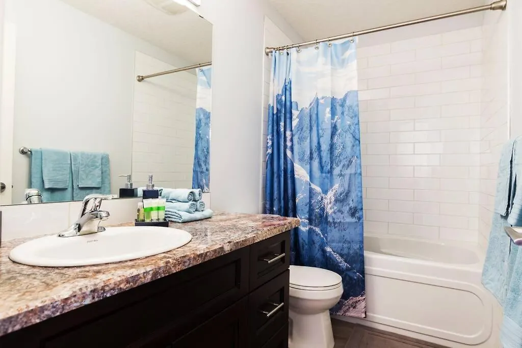 Modern Home - King Bed - Garage - Long Stays Edmonton