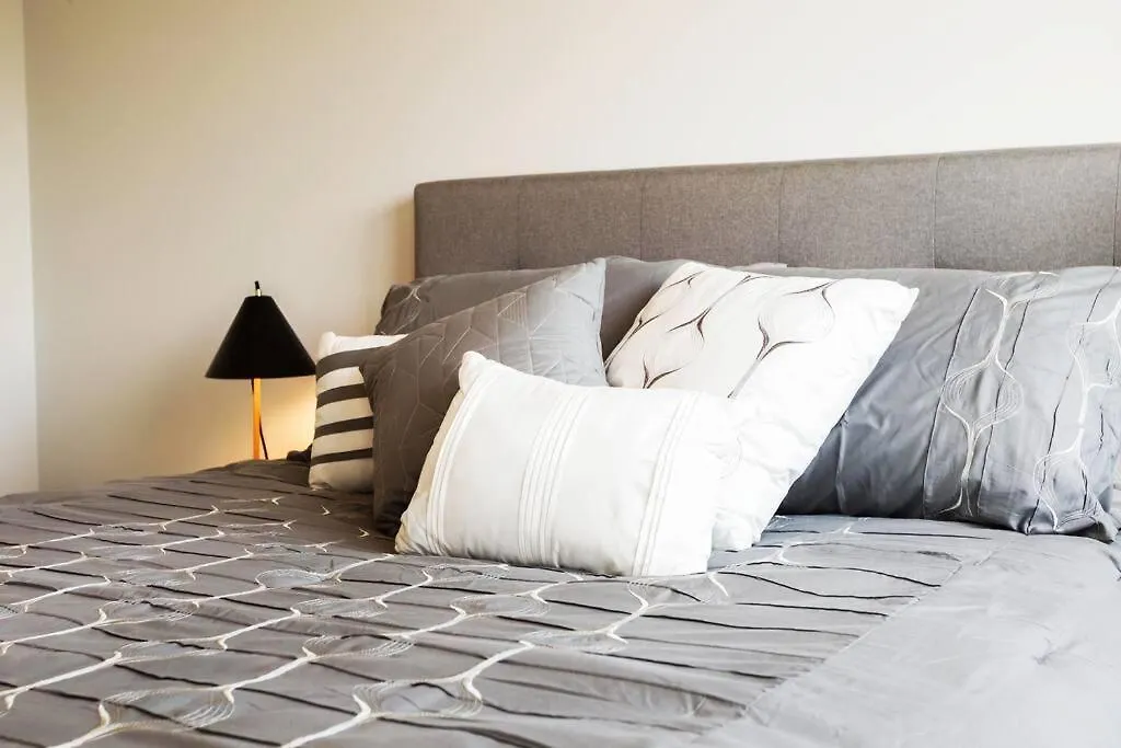 Lejlighed Modern Home - King Bed - Garage - Long Stays Edmonton Canada