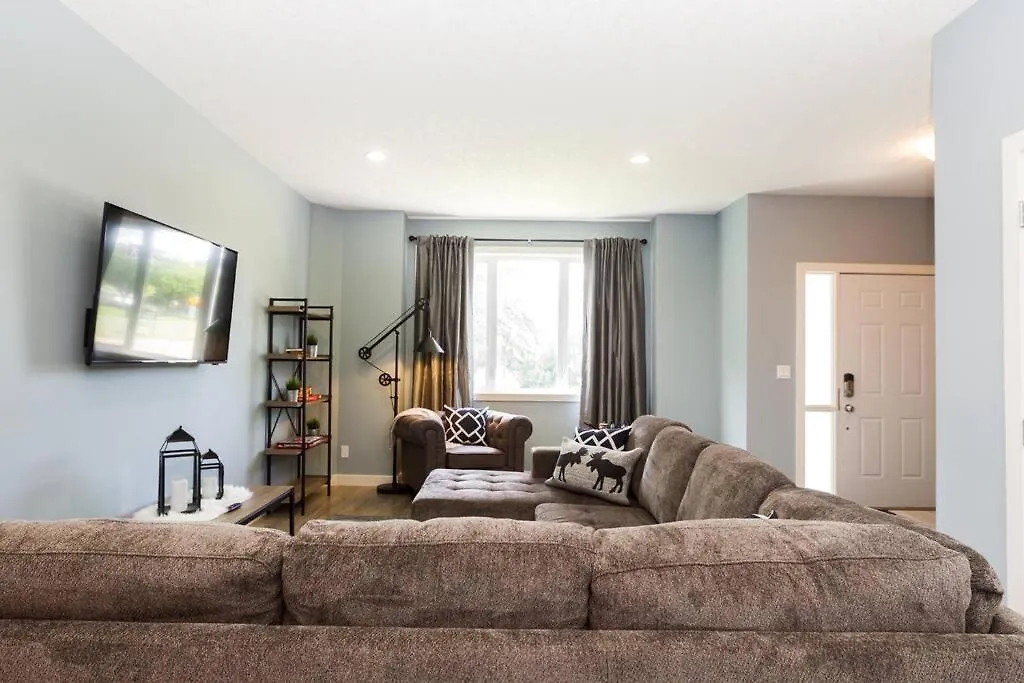 Modern Home - King Bed - Garage - Long Stays Edmonton