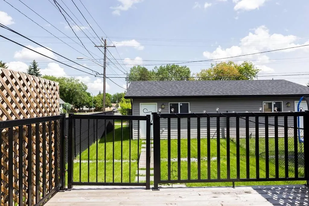 Modern Home - King Bed - Garage - Long Stays Edmonton Canada