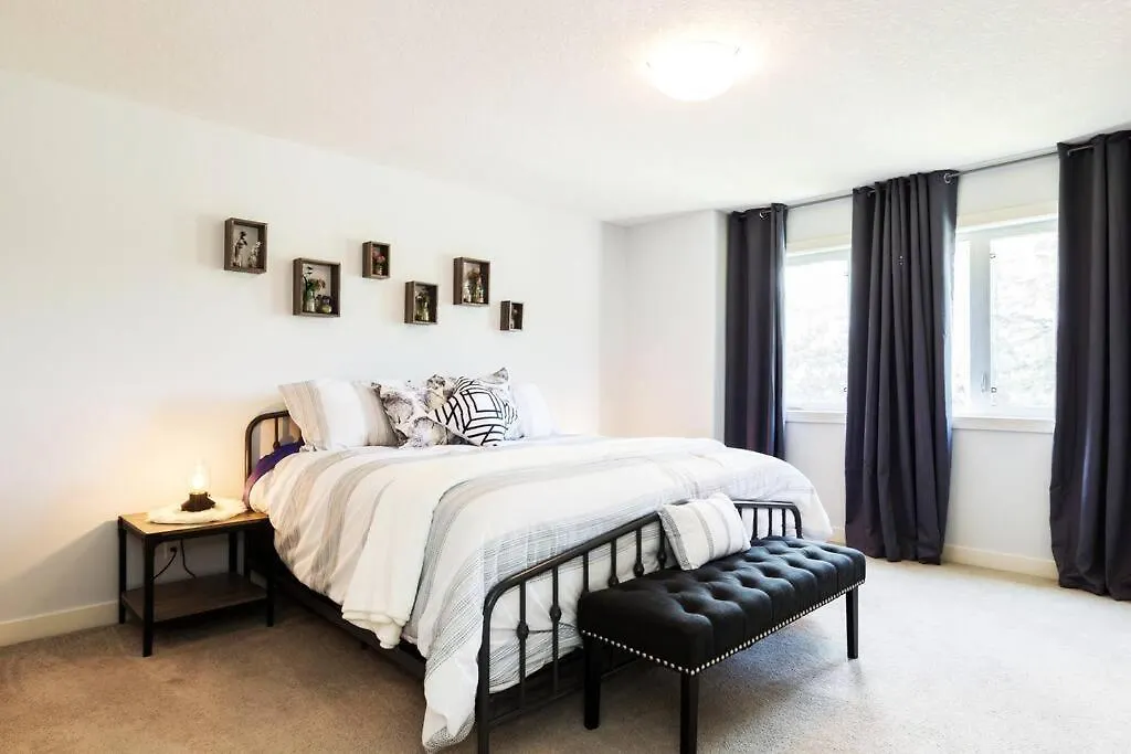 דירה אדמונטון Modern Home - King Bed - Garage - Long Stays