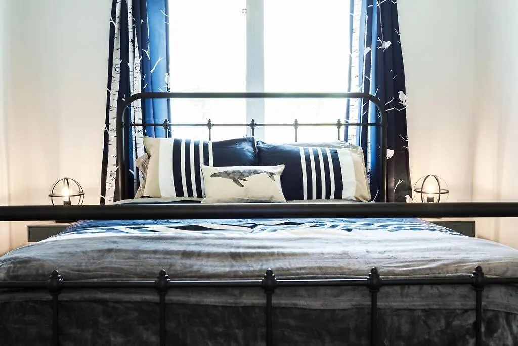 אדמונטון Modern Home - King Bed - Garage - Long Stays דירה