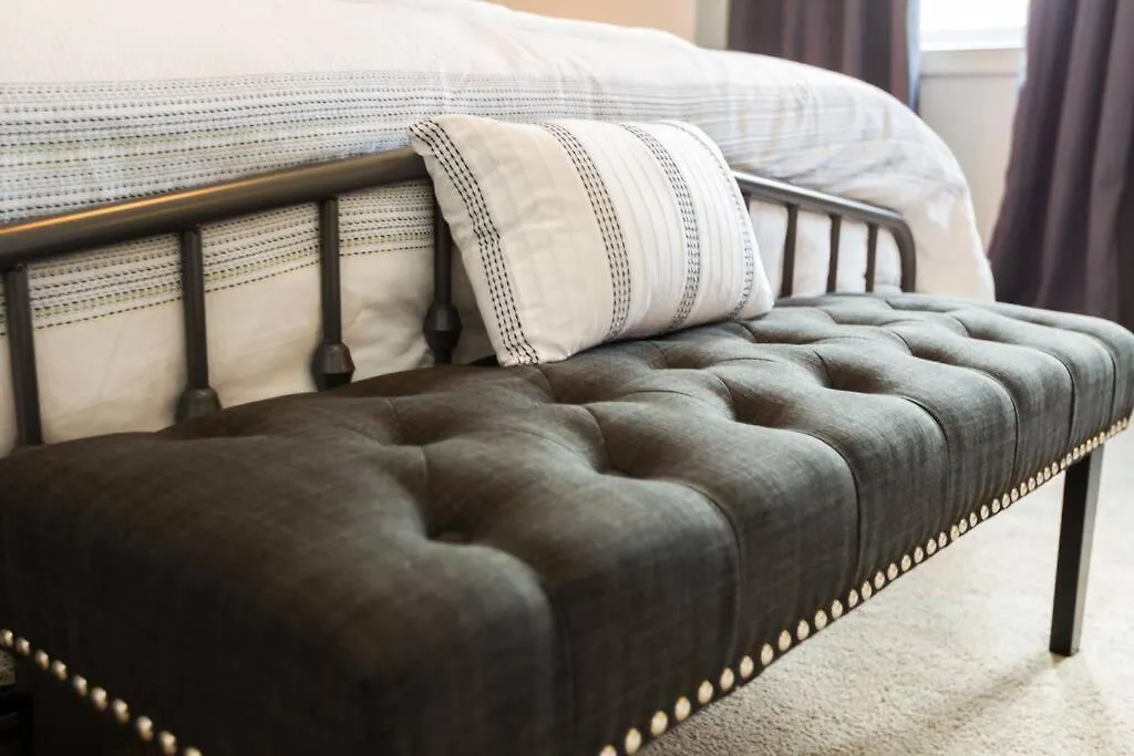 אדמונטון Modern Home - King Bed - Garage - Long Stays דירה